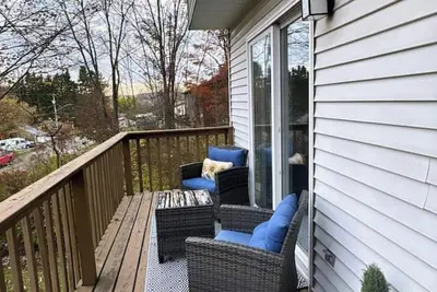 Image de Clean and comfortable home!