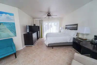 Image de Seaside Dream! 2 Spacious Units, Oceanfront Property, Near Camana Bay