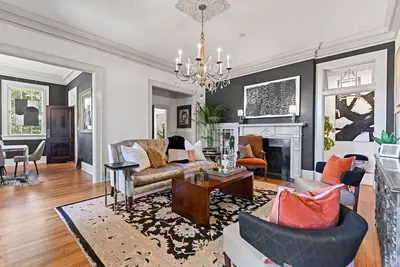 Image de Villa Deileoni -Elegant- 3 Bed 3/bath in Old Cloverdale