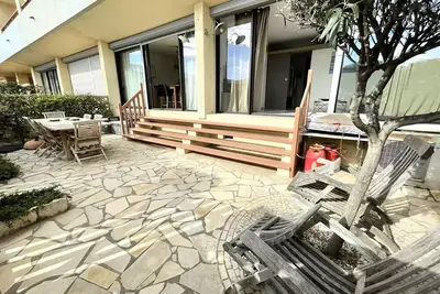 Image de En Bord De Plage: Vaste T3 climatisé en Rdc avec grande terrasse