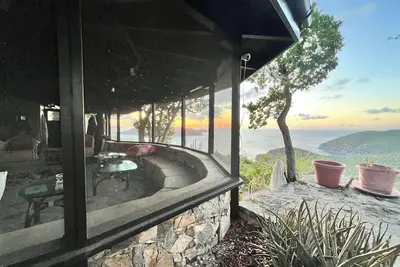 Image de Rest atop a quiet private island accessible only by boat -sleeps up to 10 guests