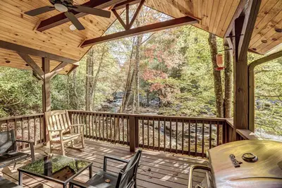 Image de Creekside cabin on trout stream footsteps away from the Appalachian Trail