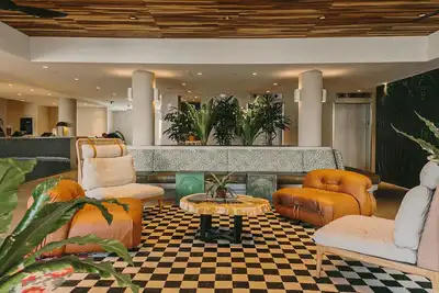 Image de Classic Room with King Bed – Design-Centric Space