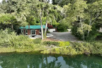 Image de Winchuck Riverfront Home