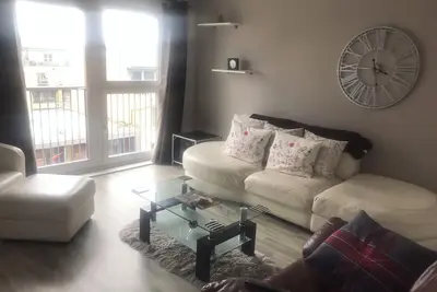 Image de 2 bedroom 2 bathroom penthouse apartment with onsite secure parking