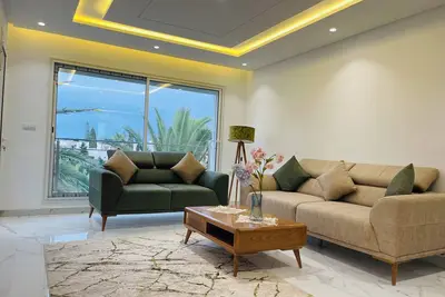 Image de Séjour de rêve au paradis méditerranéen:pieds ds l’eau, accès plage/piscine privé