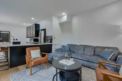 Image de 7 Bed - Urban Hot Tub Oasis near Osu & Short North