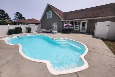 Spacious 5-bedroom Beach Retreat W/ Private Pool