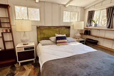 Image de Cozy Serene Cabin by Lake Mi&Dunes Private Hot Tub