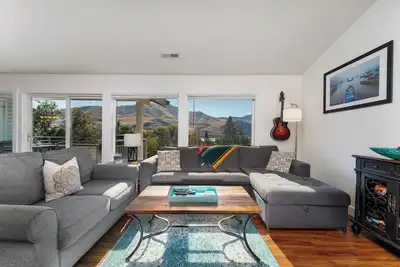 Image de Park Pointe B302- Community Pool and Hot Tub!