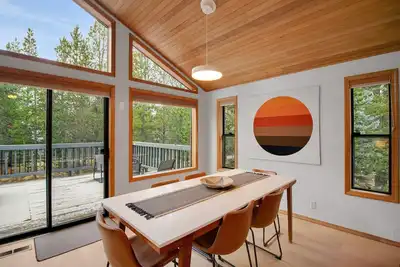 Image de Chic Sunriver Getaway: Ski, Sauna, Spa, & Sharc