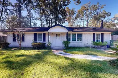 Image de Charming and comfortable Ada compliant home, centrally located