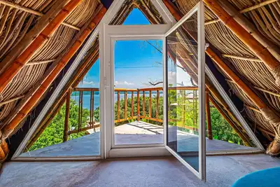 Image de Experience Coastal Bliss in Isla Navidad - Stunning Waterviews
