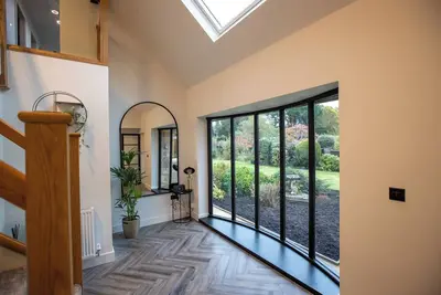 Image de Stunning 5-Bedroom Retreat with Bar, Hot Tub, and Expansive Garden