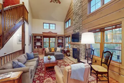 Image de Comfortable home with gas fireplace, full kitchen, W/D & great views