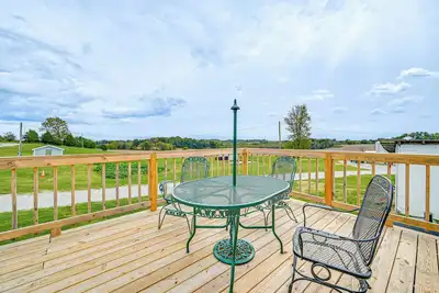 Image de 3 Mi to Green River Lake: Quiet Farmhouse w/ Yard