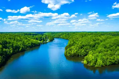 Image de Luxurious Lakefront Home- Marina, Boats, and Kayaks!
