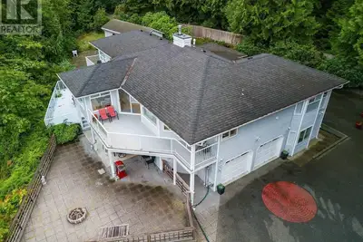 Image de Amazing ocean and ravine view home! Hot Tub, Bbq!