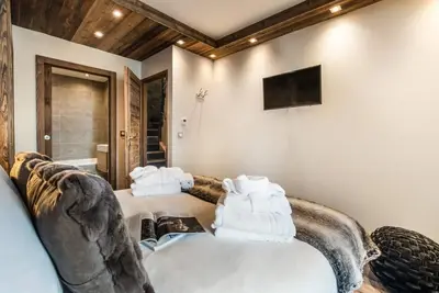 Image de Chalet, wifi, à 50m des pistes de ski, vue pistes de ski, terrasse, balcon, cheminée ou poêle à bois