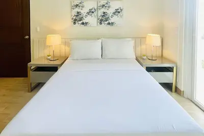 Image de Exclusive 1br Residences at LaFayette Park Square