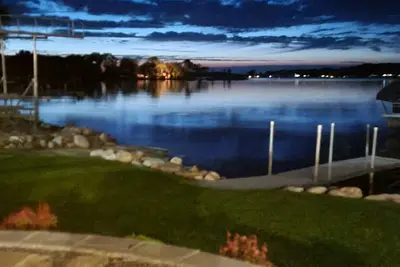 Image de Big Cormorant 3 bedroom house with WiFi, Ac. 4th bedroom lakeside with A/C.