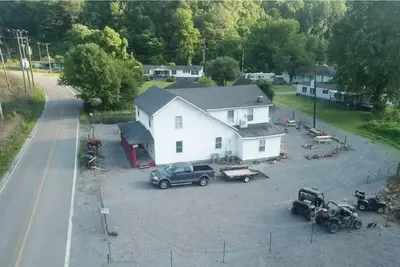 Image de Cottage 4 In Eckman Central to Hatfield McCoy trails. Atv Rental Offered! \n