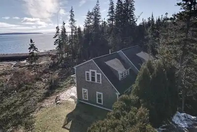 Image de Large Private Beachfront Home Getaway [Cove House]