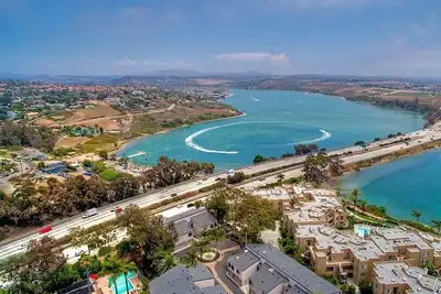 Image de Lagoon view condo steps to Carlsbad State Beach