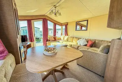 Image de Homely 8 berth caravan near to the beach at Naze Marine Holiday Park, ref 17140p