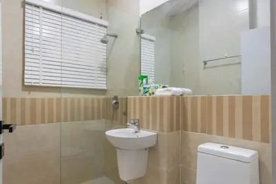 Image de City luxury furnished 2bedroom flat at 4th floor of building.