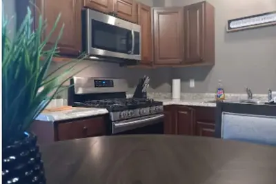 Image de The Macro-Suite at Mt. Pleasant New 2b Apt. Parking\n\n