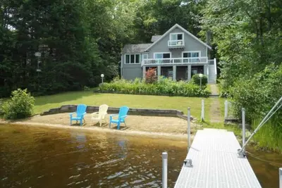 Image de Lakefront home with beach, skiing nearby, Ac and WiFi in tranquil Barnstead