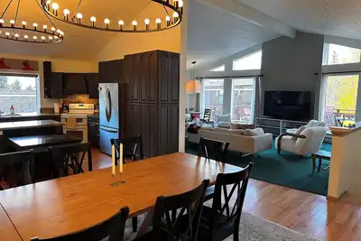 Image de Luxurious  East Jackson Hole Getaway. Walk to downtown and hiking close by.