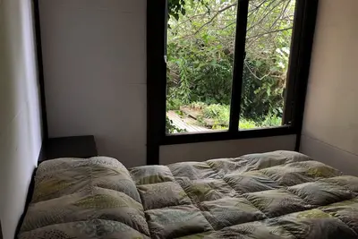 Image de Room with private bathroom in a house with excellent ocean view, steps from the beach.