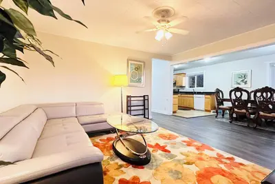 Image de Charming  ocean view house w/ office/fully fenced yard in gorgeous Mukilteo