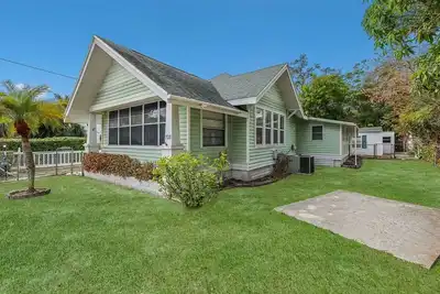 Image de Charming Mid Century 3bedroom bungalow pet friendly, WiFi in welcoming Bradenton