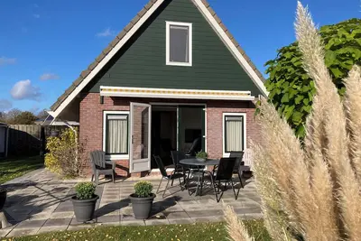 Image de House Olly lovely waterfront home. Fenced yard safe for child/animal.