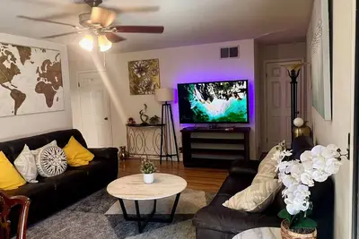 Image de Spacious & Luxury 4-bed 2 full bath Entire house-Fast Wi-Fi and Free parking