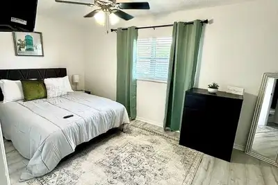 Image de Orlando Airport-5 miles-Charming 2-bedroom, 2 bath-Hs Business Internet