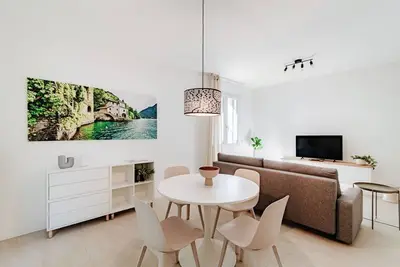 Image de Nesso : Élégant appartement de trois pièces avec 2 balcons