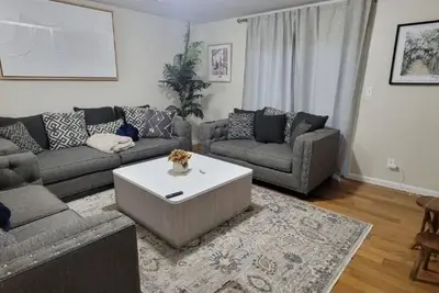 4 Bedded 3-bedroom apartment tastefully furnished in Newark with Ac, WiFi