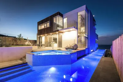 Image de One Eighty° Marino - Ocean Front, 25m Heated Infinity Pool with Coastal Views