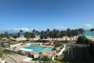 Image de Escape to Paradise: Beachfront Apartment in Isla Verde, Puerto Rico.