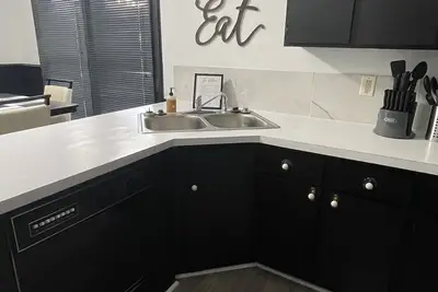 Image de Historic 1-bedroom house with WiFi, washer and dryer. Short walk to town.