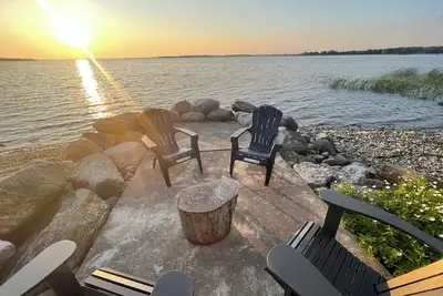 Image de Sunset Bay Waterfront Cottage*Georgian Bay *Tay Shore Trail *Walk*Run*Swim*Fish