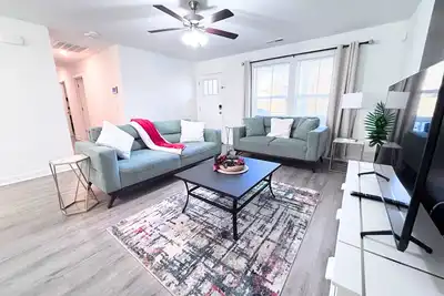 Image de One Level, 5 Bdrm, 5 Beds, 3 Bath Home