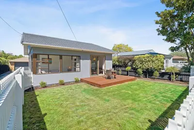 Image de Entire House with Deck and Garden Overlooking Park