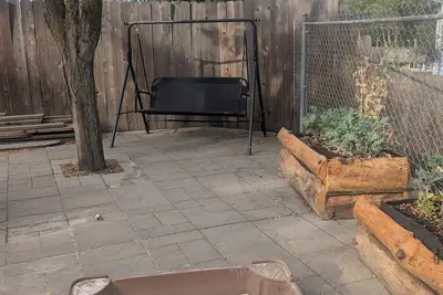 Image de Ponderosa patio with Ac, WiFi, mins from airport, downtown & arboretum