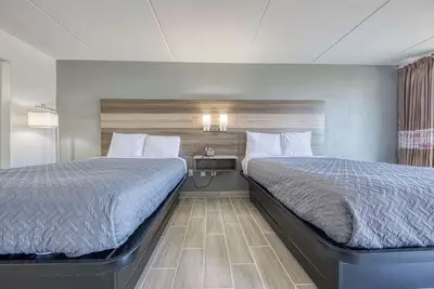 Image de 2 Cozy Rooms off Hwy 27 w/ Outdoor Pool, Free Breakfast - Near Big South Fork