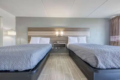 Image de Explore Stearns' History: 4 Rooms w/ Pool, Free Breakfast, Near McCreary Museum